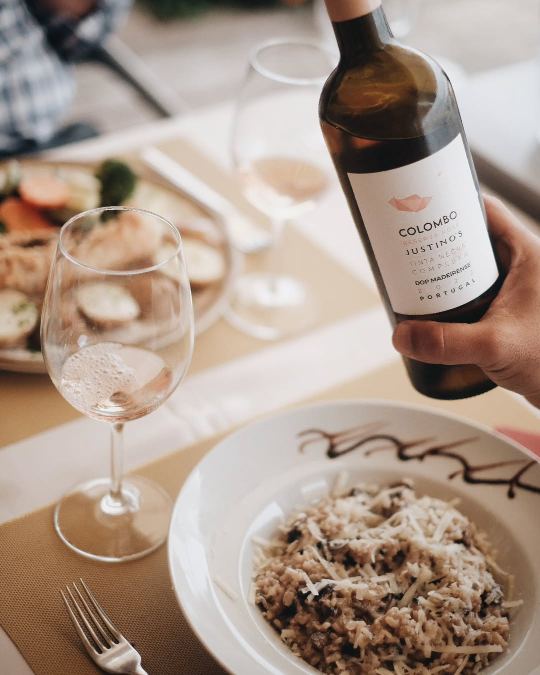 Find-Madeira-Justinos-Vinho-Rose-Colombo